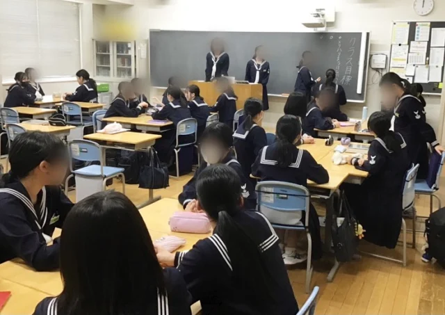 【学年通信〜中2 学級活動】
朝終礼やLHRの時間では、議長団の進行で様々な話し合いをおこなっています。
この時期は、クラス目標の作成や体育祭の種目決めなど、決め事は盛り沢山！
その他、今年は校外学習(東京研修)も議長団が説明役や進行役を務めます。頑張れ、議長団！💪