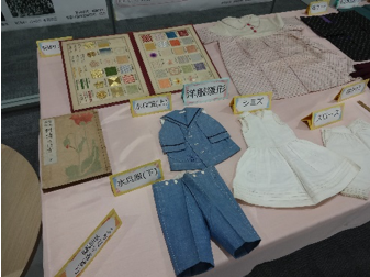 共立女子職業学校卒業生の寄贈品を展示しています。 | 被服学科